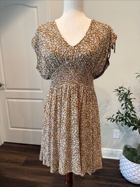 Old Navy Brown and Cream V-Neck Smocked Waist Midi Dress Size M